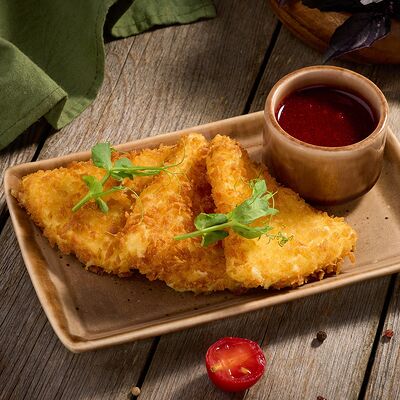 Сыр Сулугуни с брусничным соусом в Халва по цене 450 ₽