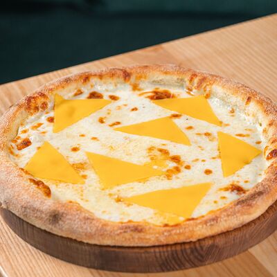 Пицца с сыром в Just Residence по цене 740 ₽