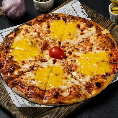 Пицца 4 сыра в Шеф по цене 880 ₽