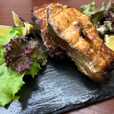 Стейк из семги на мангале в Му&За по цене 1600 ₽