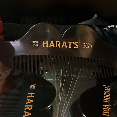 Гребень для бороды Harat's в Harats Pub по цене 460 ₽