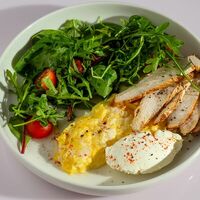 Скрембл с курицейв Binz