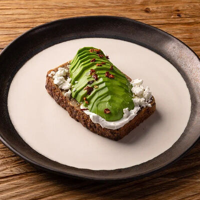 Авокадо-тост из солодового хлеба в Горыныч по цене 580 ₽