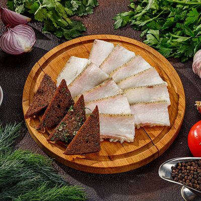 Сало соленое с гренками и чесноком в Сазандари по цене 480 ₽