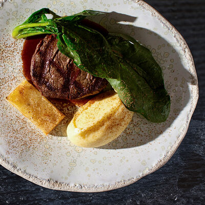 Филе миньон со шпинатом и картофельным гратеномв Гвидон по цене 3980 ₽