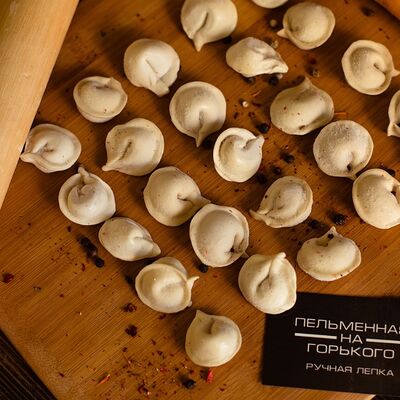 Замороженные пельмени с курицей в Пельменная на Горького по цене 660 ₽