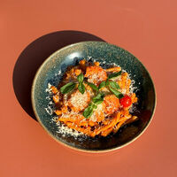 Паста казарече с креветками и черри в томатном соусе в Banoffi (Bormio)