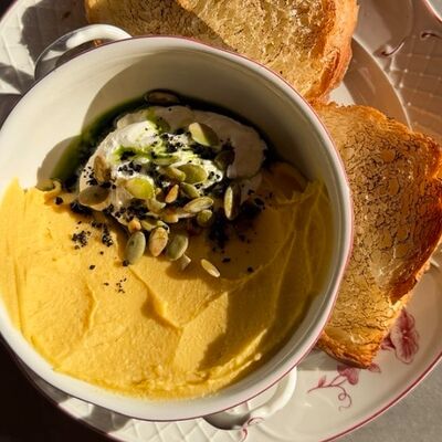 Хумус с тыквой и крем из сыра фета в L'angolo Italiano по цене 14 р.