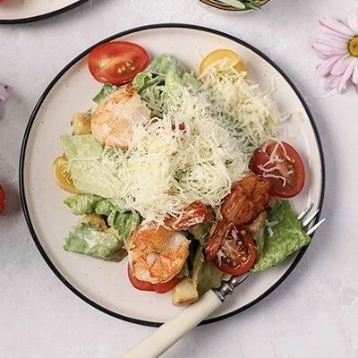 Цезарь с креветками в Бурнова лофт по цене 500 ₽