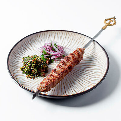 Люля-кебаб из телятины с салатом табуле и луком в VASILCHUKI Chaihona №1 по цене 440