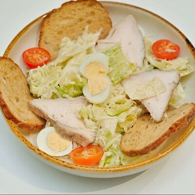 Цезарь с курицей в ОГОРОДБАР по цене 445 ₽