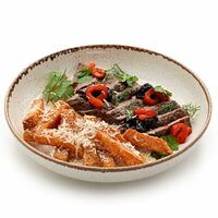 Фланк стейк с имбирным соусом и бататом фри в Матрешка