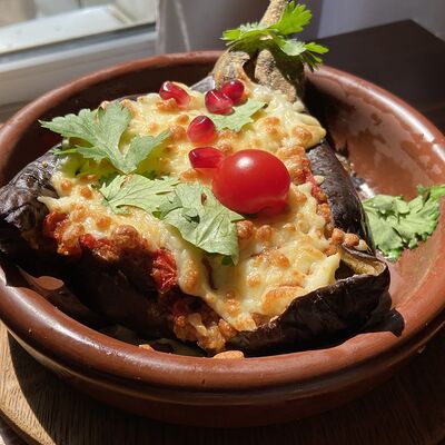 Запеченный баклажан с телятиной и сыром в Сиртаки по цене 640 ₽