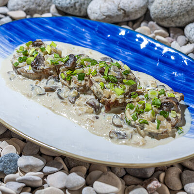 Свиная вырезка в грибном соусе в Селёдочная по цене 678 ₽