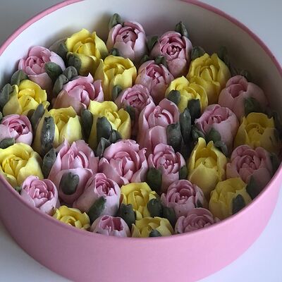 Зефирные тюльпаны. Коробочка 25 см в Fujibox по цене 3000 ₽