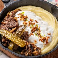 Бефстроганов с грибами и пюре в Мари Vanna