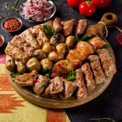 Ассорти шашлыков и кебабов без свинины в Шоти по цене 3800 ₽