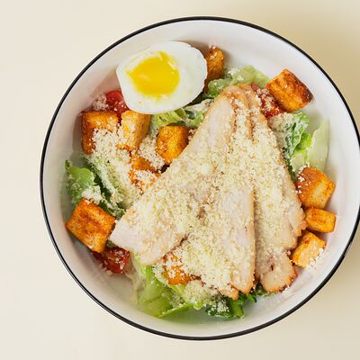 Цезарь с курицей в люди.кофе по цене 485 ₽