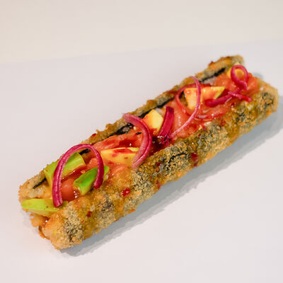 Маки дог с лососем в Русалочка любит суши по цене 750 ₽