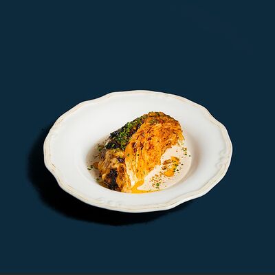 Стейк из капусты с соусом из семечек в Дареджани по цене 2200 ₸