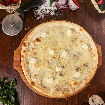 Пицца Сырный Микс в Panificio по цене 540 ₽