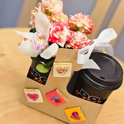 Цветы и латте в Do.bro coffee по цене 2450 ₽