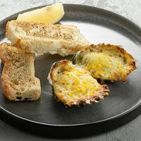 Устрица, запеченная под соусом дорблюв Brasserie Kriek