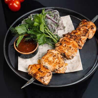 Шашлык из куриного филе в РАХАТ по цене 590 ₽