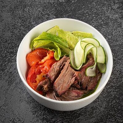 Салат с брискетом и печеным перцем в Duran Bar & Grill по цене 445