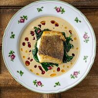 Палтус со шпинатом и соусом баже в MANANA