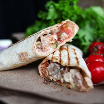 Шаурма с курицей стандартная в Шашлык-машлык и всё такое по цене 320 ₽