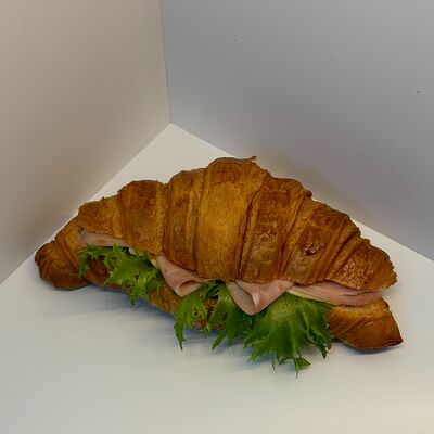 Круассан с ветчиной и сыромв Хлеб с маслом по цене 260 ₽