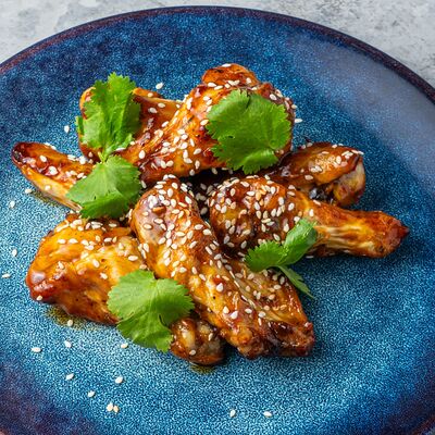 Куриные крылья в карамельном соусев Jager restopub по цене 790 ₽