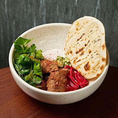 Кебаб из баранины с соусом дзадзыки и ливанскими специями в Chester по цене 690 ₽