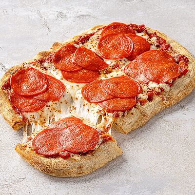 Пицца Пеперони в Eazzy Pizza по цене 590 ₽