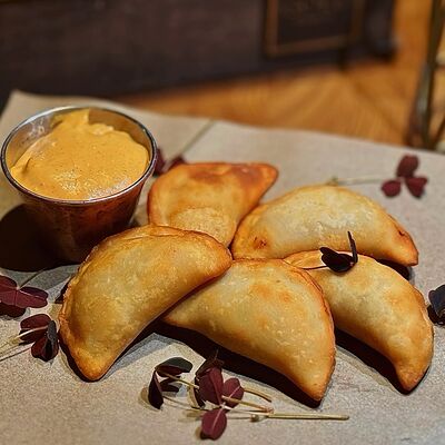 Мини-чебуреки с креветкой в GOLD по цене 650 ₽