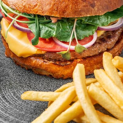 Бургер с котлетой из мраморной говядины в Чайхана Баранжар по цене 985 ₽