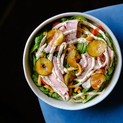 Салат с ветчиной, опятами и грибным майонезом в Пена Дней по цене 16 р.