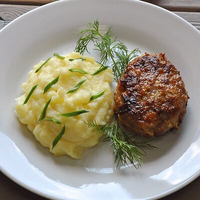 Котлетка куриная с картофельным пюре в Шашлык & Гриль по цене 230 ₽