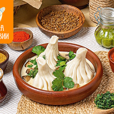 Хинкали с картофелем и луком фри в грибном соусе в Курагадиван по цене 310