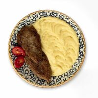 Котлетки с картофельным пюре в MAHALLA