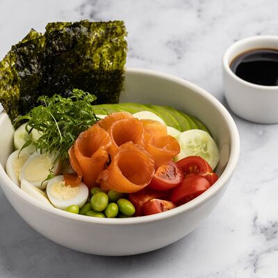 Рисовый боул с форелью и овощами в Патис по цене 782 ₽