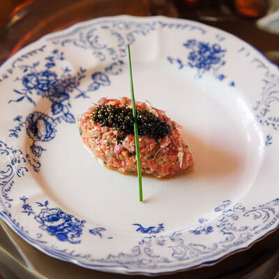 Тартар из воронежской говядины, икра осетра в Niki по цене 1850 ₽