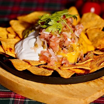 Чили Начос в Harats pub по цене 650 ₽