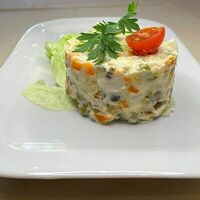 Салат Оливье с курицей в Кампа cafe