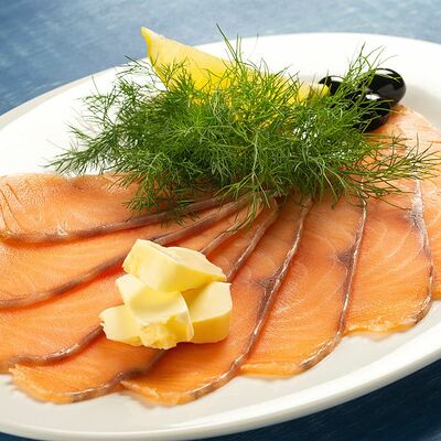 Горбуша копченая или Семга слабосоленаяв Дача по цене 700 ₽