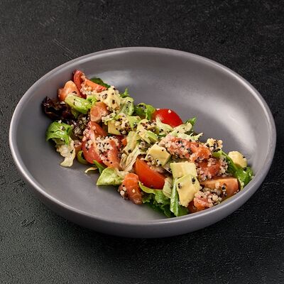 Салат с форелью и киноа в Игристые по цене 630 ₽