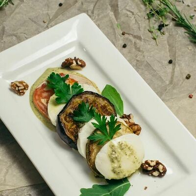 Горячее Капрезе в Pinot Noir по цене 300 ₽