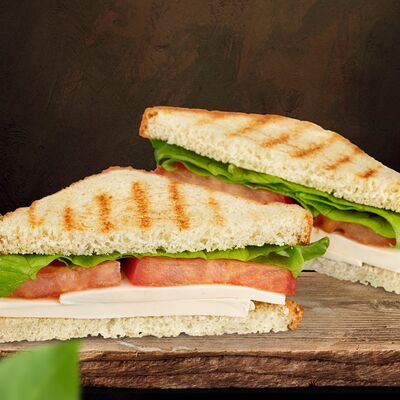 Сэндвич с курицейв Proжарка по цене 300 ₽