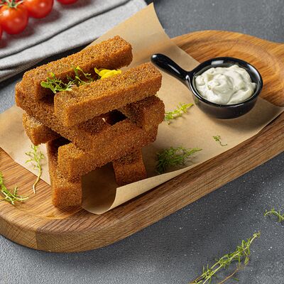 Чесночные гренки с соусом в Море Есть по цене 520 ₽